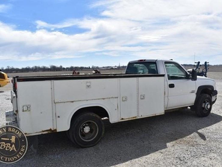 2007-chevrolet-3500-image-10