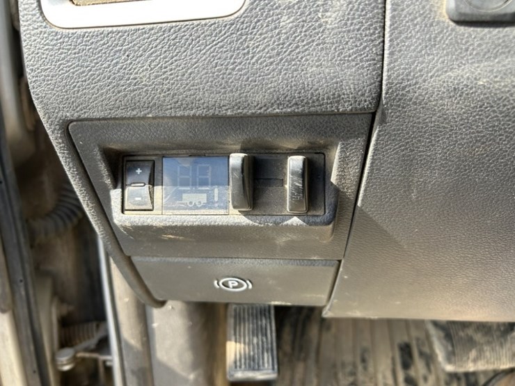 2010-dodge-ram-3500-image-35