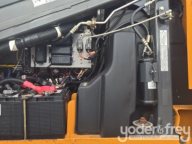 2016-case-750m-image-60