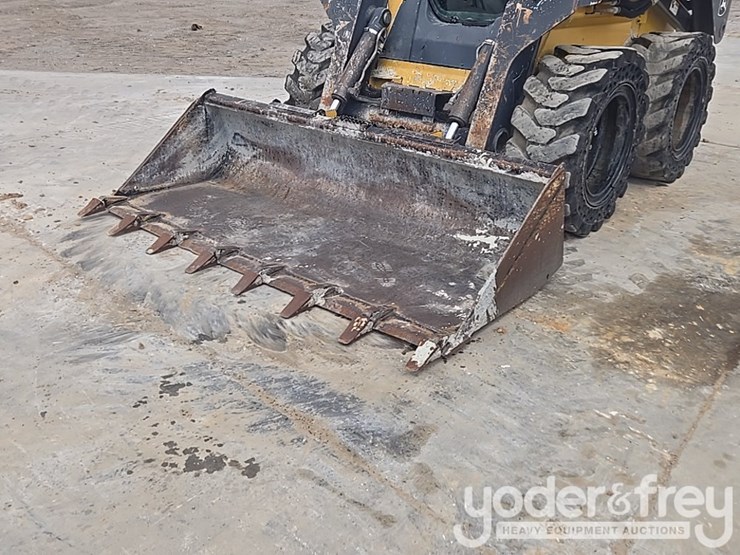 2011-deere-328d-image-15