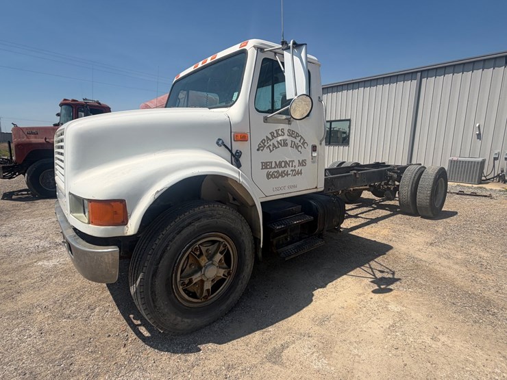 1990-international-4900-image-1