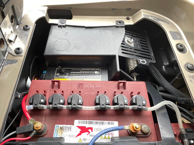 #605-•-ez-go-rxv-electric-golf-cart-image-24