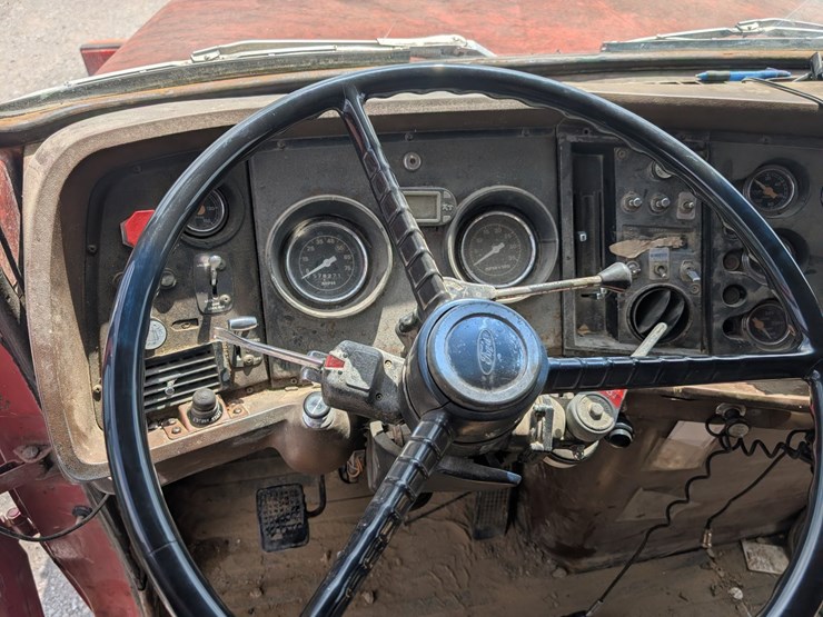 1984-ford-l9000-image-12