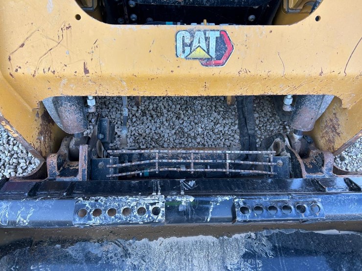 2023-caterpillar-259d3-image-10