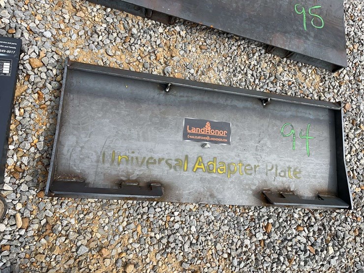 land-honor-skid-steer-universal-adapter-plate-image-3