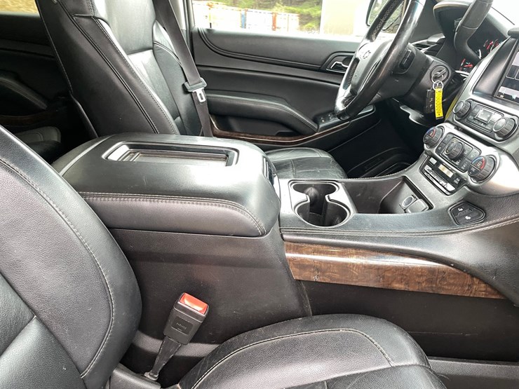 2015-chevrolet-suburban-image-54