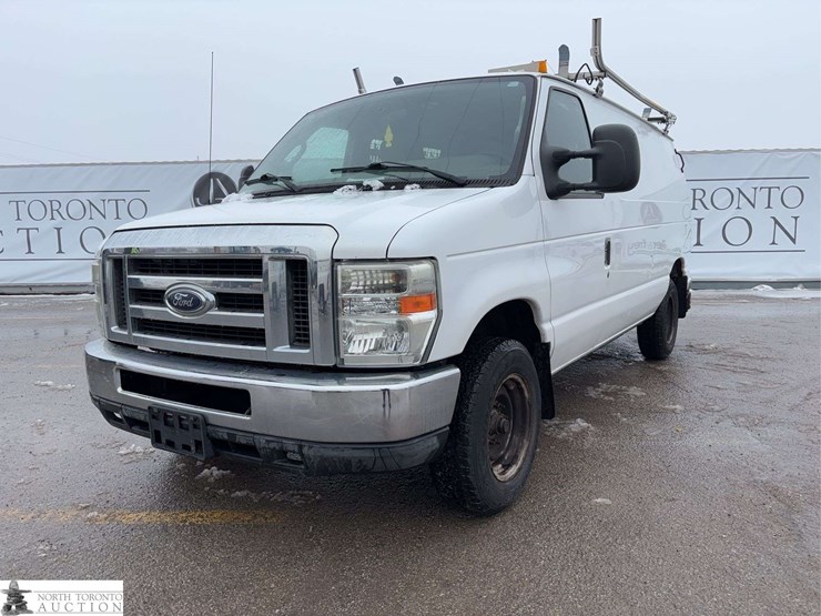 2011-ford-cargo-image-1