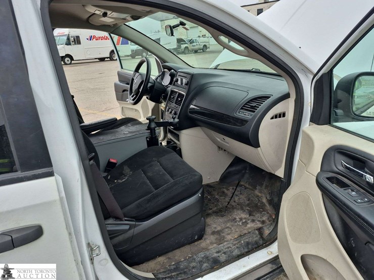 2015-ram-c/v-image-29