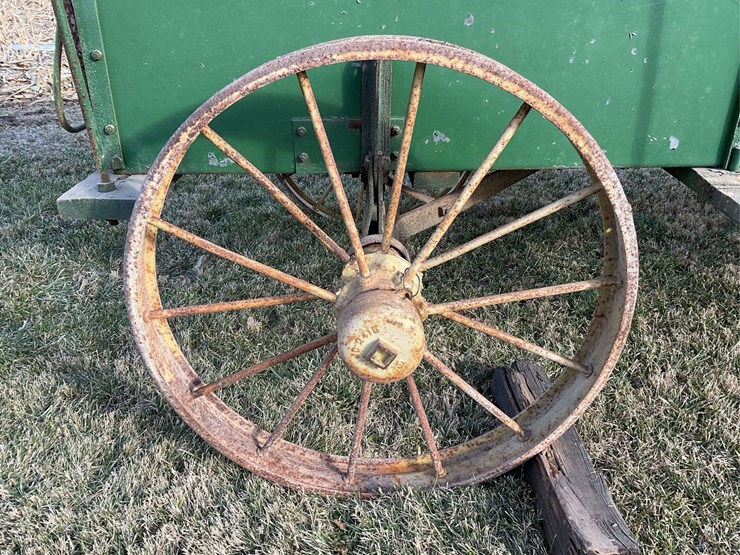 john-deere-steel-sided-flare-box-and-running-gear-image-12