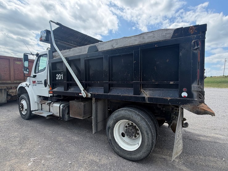 2020-freightliner-m2-106-image-5