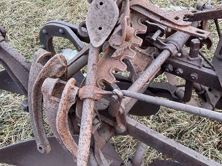 two-bottom-oliver-plow-image-12