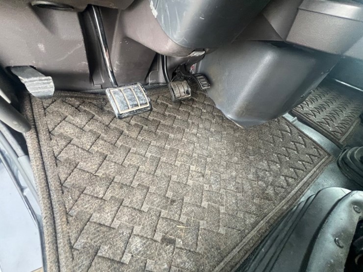 #31955-•-2012-volvo-vnl-tandem-axle-truck-tractor-image-25