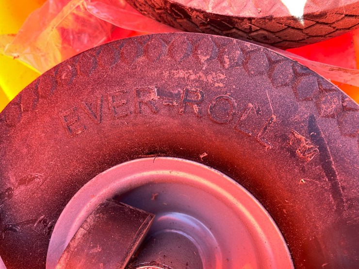 #3957-•-highcroft-feed-cart-image-13