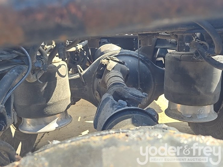 2014-freightliner-cascadia-113-image-41