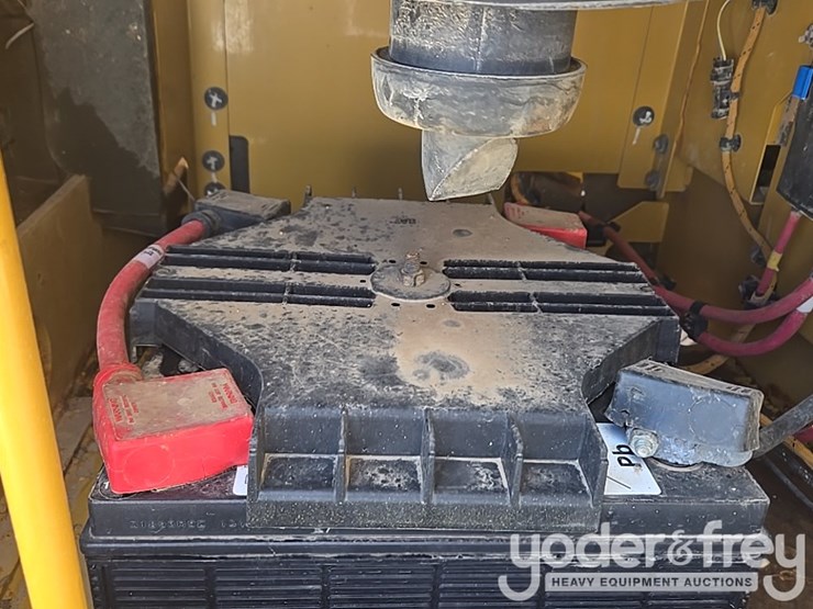 2019-caterpillar-336-image-40