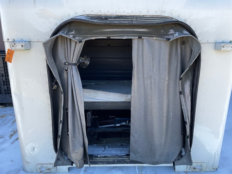 #3937-•-semi-sleeper-cab-image-8