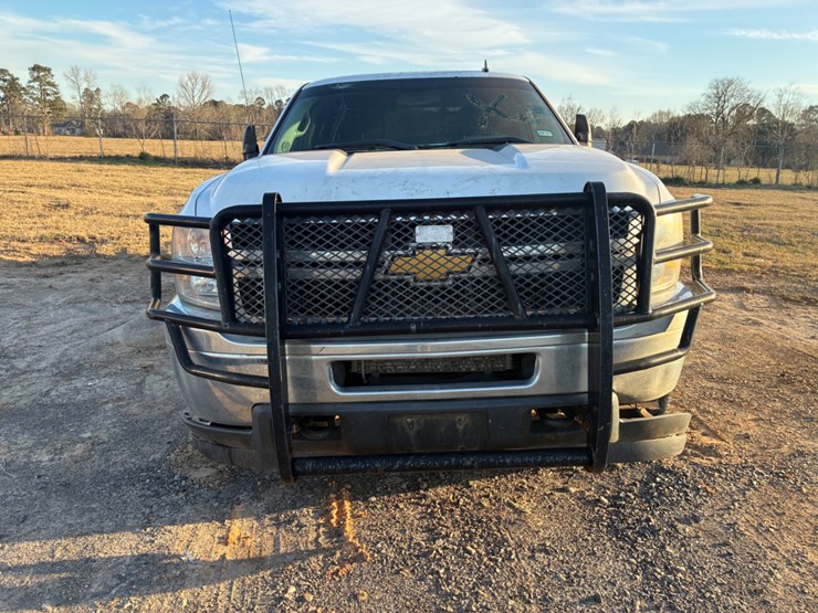 2013-chevrolet-2500-image-2