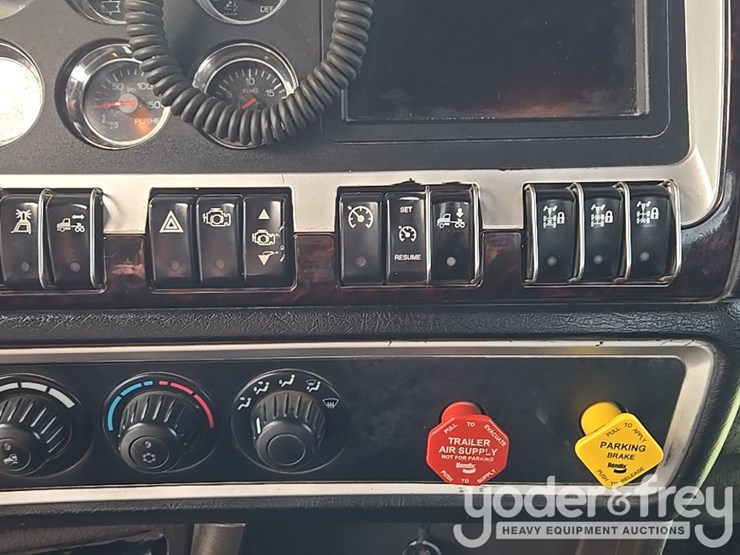 2014-kenworth-t800-image-144