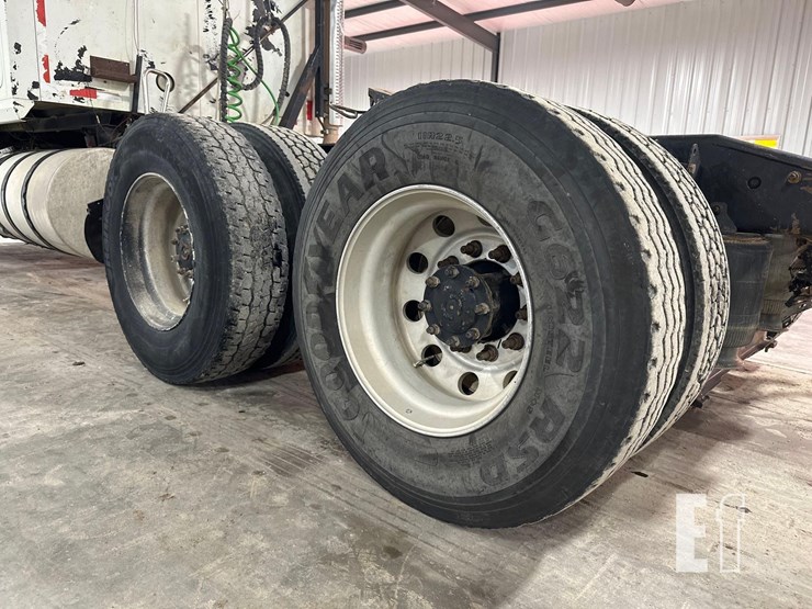 2010-mack-pinnacle-cxu613-image-34