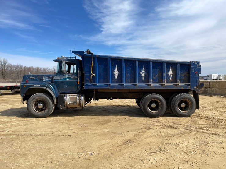 #401-•-1991-mack-rb688s-dump-truck-(has-mn-title)-image-8