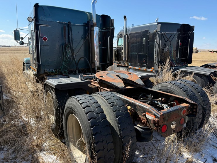 2000-freightliner-fld120-image-7