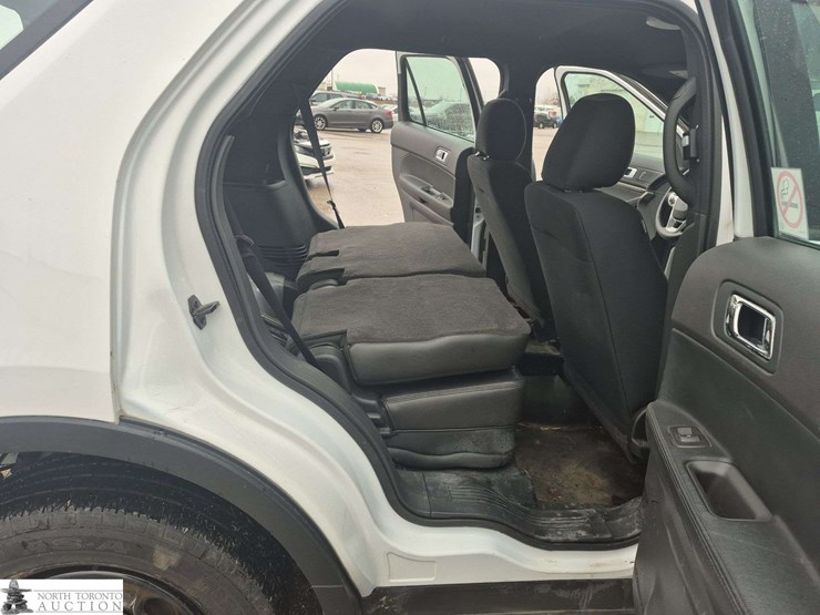 2014-ford-explorer-image-25