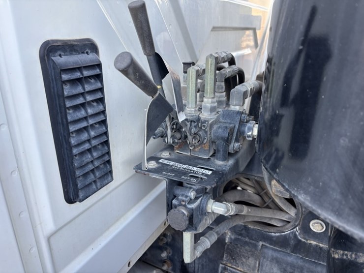 2009-vactor-2100-image-19