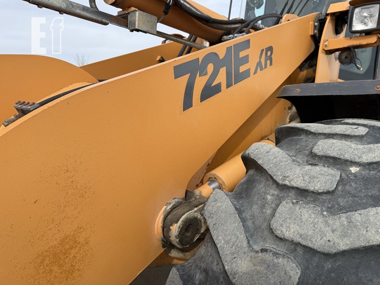 2010-case-721e-image-27