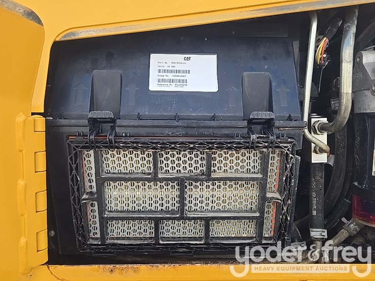 2021-caterpillar-d1-image-37