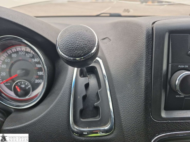 2015-dodge-grand-caravan-sxt-image-20