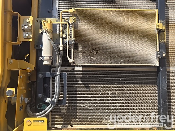 2019-caterpillar-336-image-38