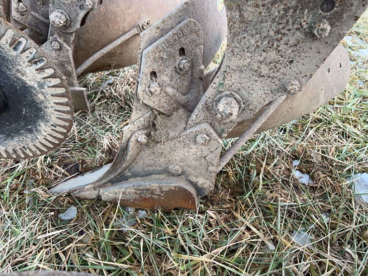 john-deere-four-bottom-plow-image-19