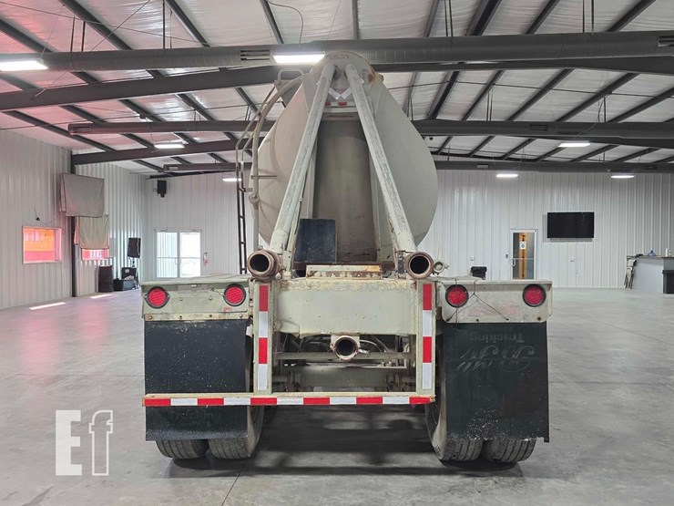 40-foot-pneumatic-tank-trailer-image-8