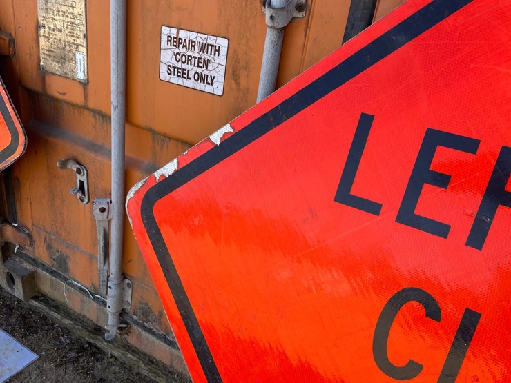 #3935-•-retired-fiberglass-road-signs-image-6