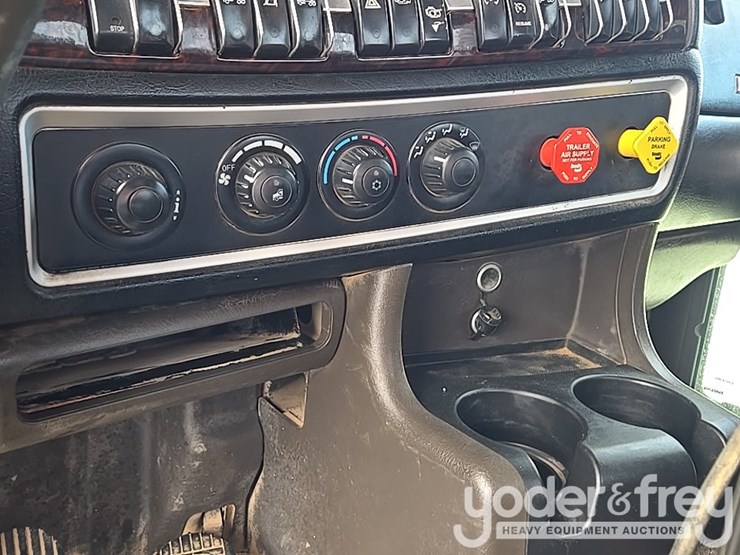 2014-kenworth-t800-image-147