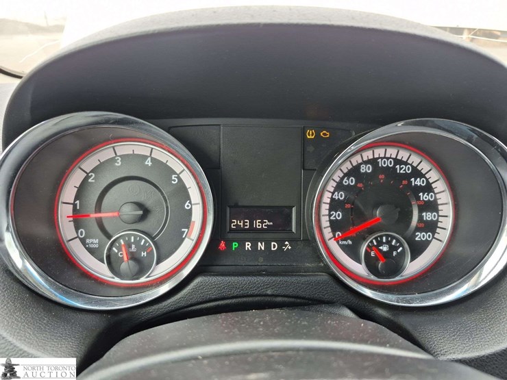 2015-dodge-grand-caravan-sxt-image-12