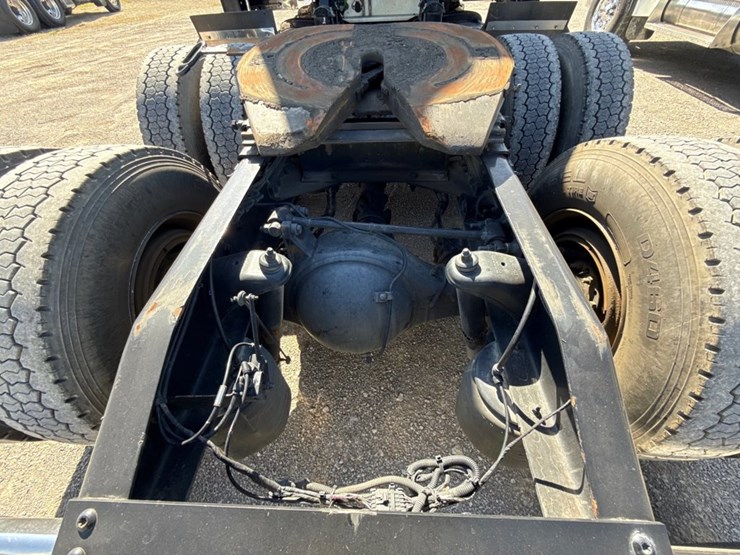 2018-peterbilt-579-image-23