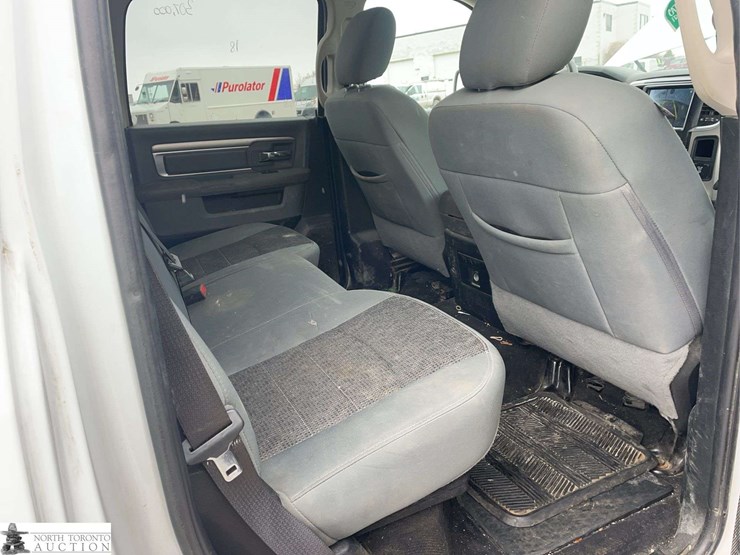 2018-dodge-1500-image-18