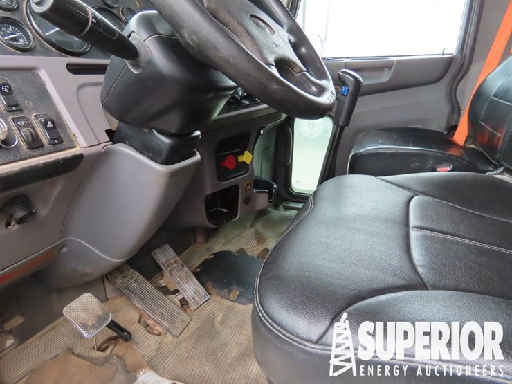 2015-peterbilt-365-image-6