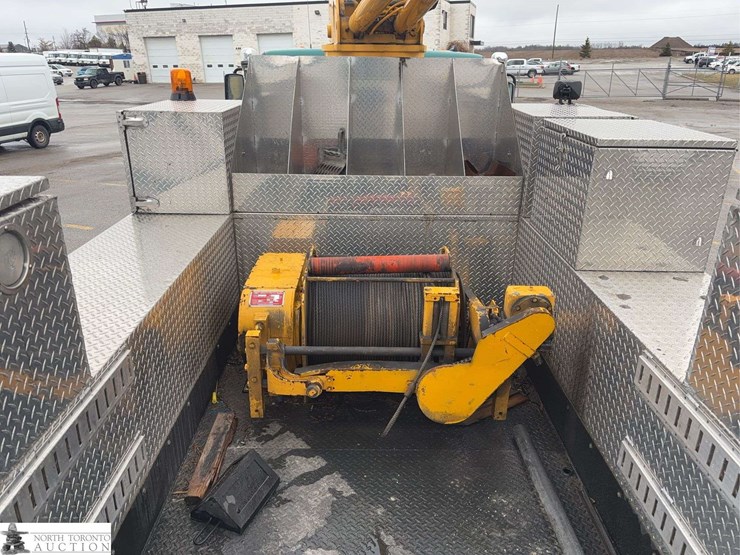 2012-freightliner-m2-106-image-20