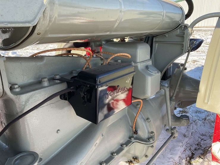 1925-fordson-with-mounted-terrace-plow-image-26