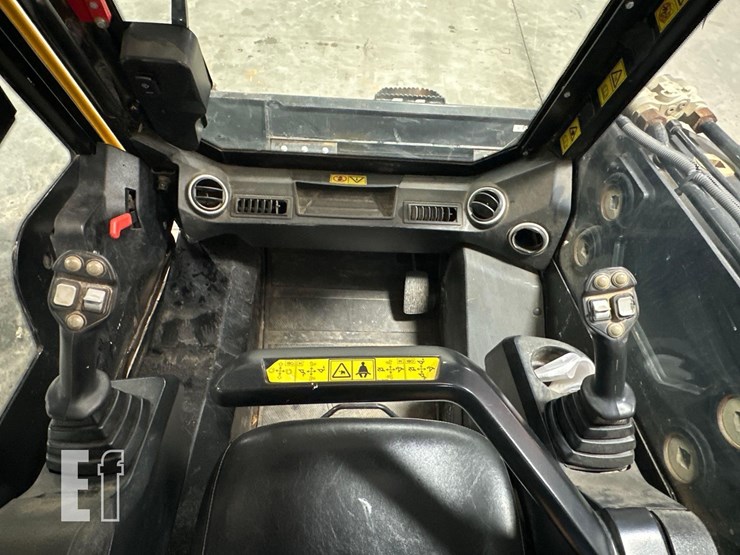 2020-jcb-3ts-8t-image-16