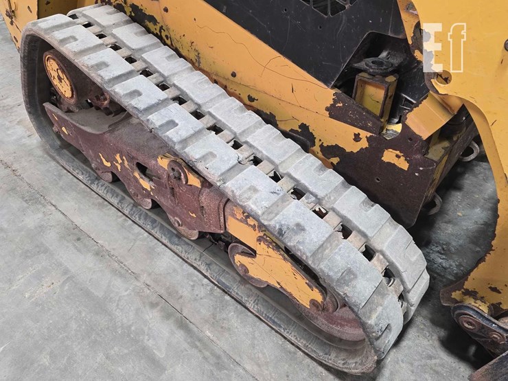2015-caterpillar-259d-image-36