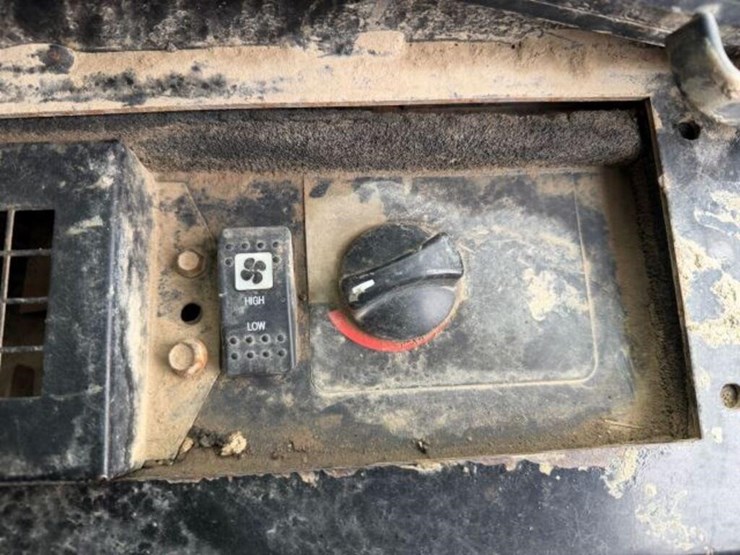 2009-caterpillar-232b2-image-12