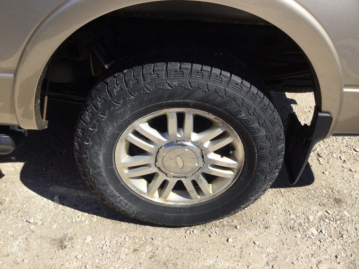 2011-ford-f150-lariat-image-17