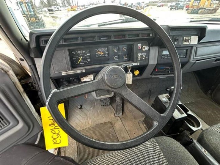 1997-ford-f800-image-17