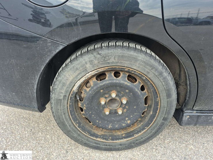 2014-mazda-mazda5-image-28