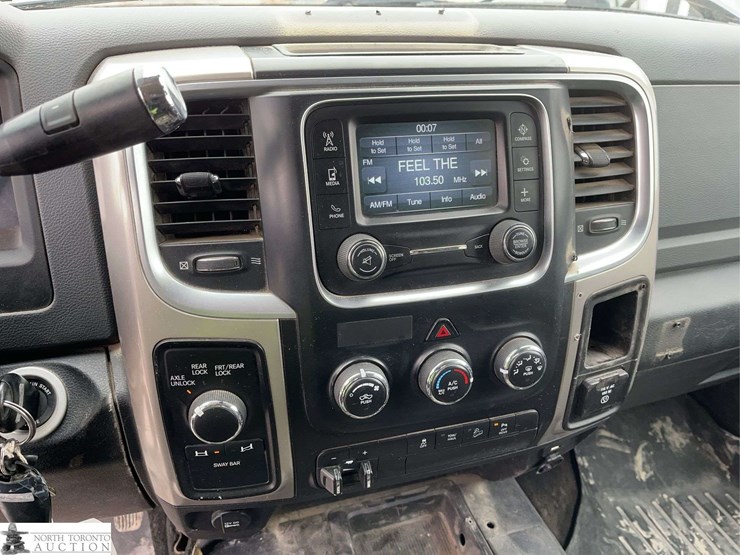 2016-dodge-2500-image-13