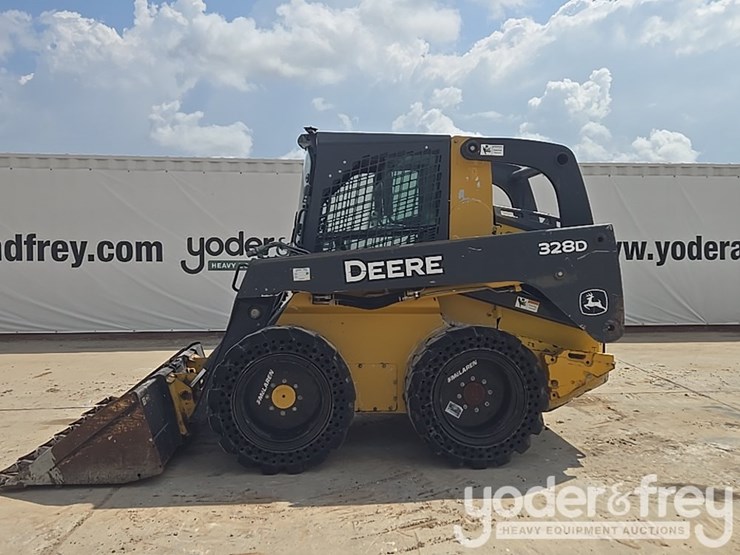 2011-deere-328d-image-2