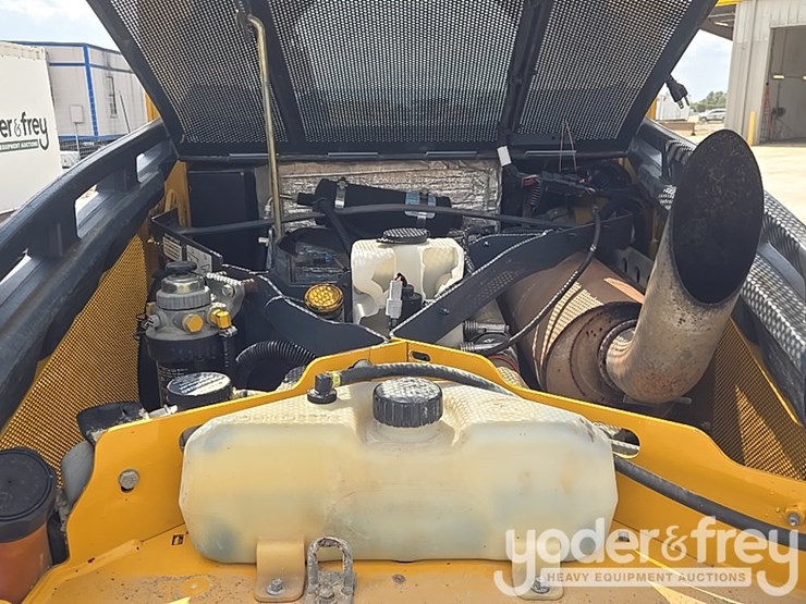 2011-deere-328d-image-27